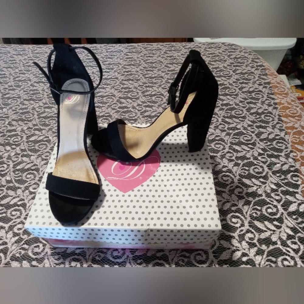Black Women's 4in Heels Delicious Brand